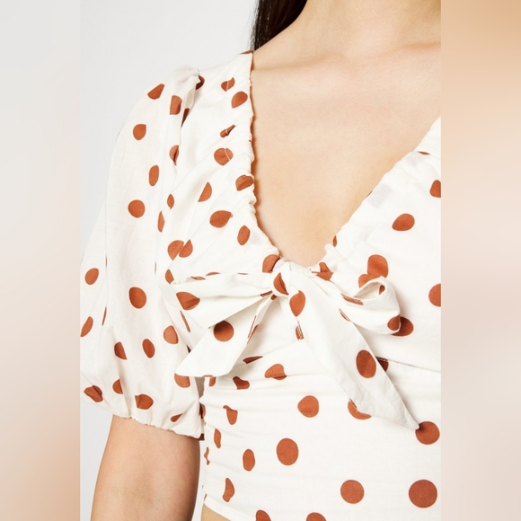 White and brown polka dot cropped puff sleeve top - Picture 2 of 6